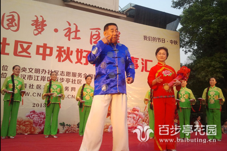 百步亭社区三居委会表演的湖北渔鼓《找金花》 (郑长治 摄).jpg